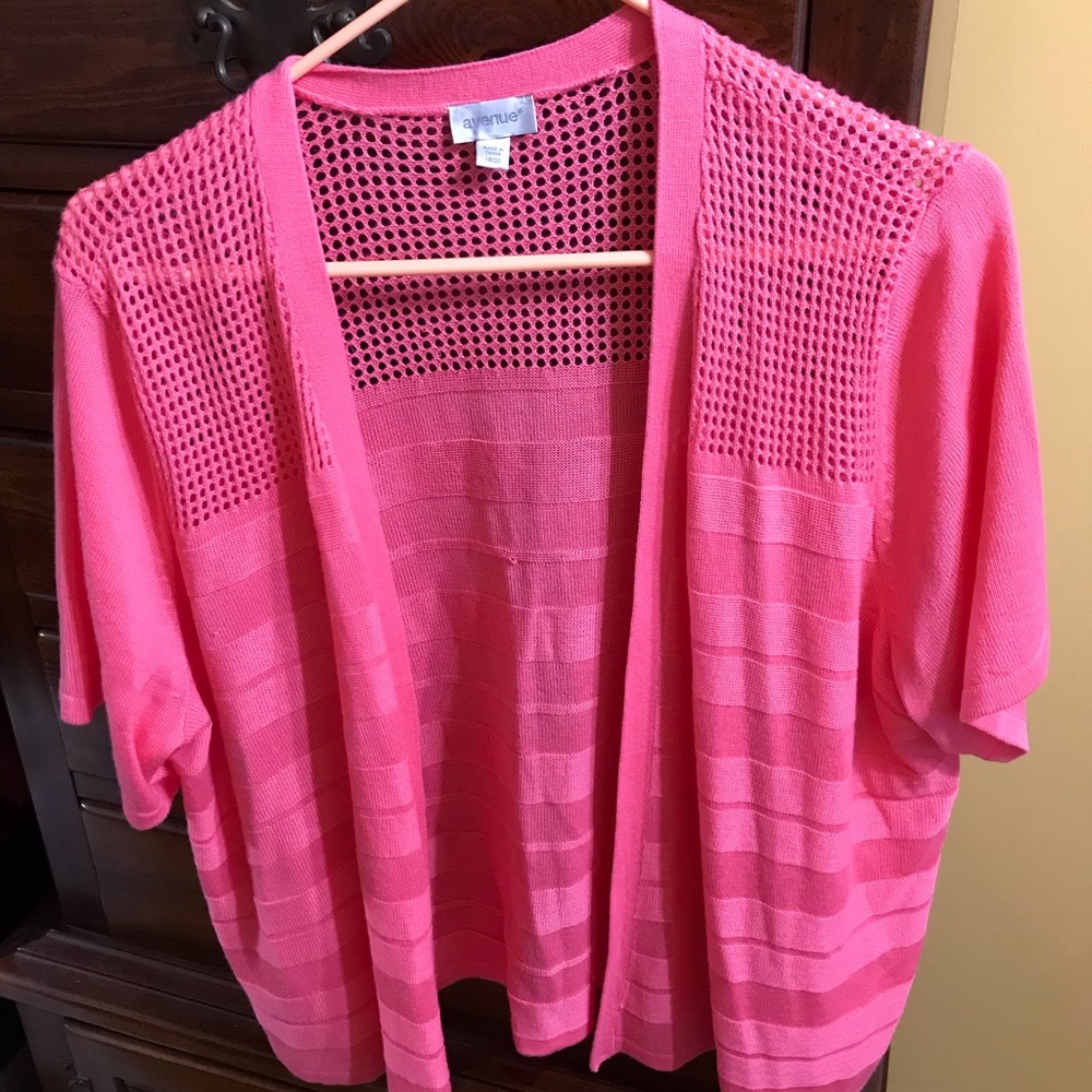 Avenue Ladies short sleeve sweater